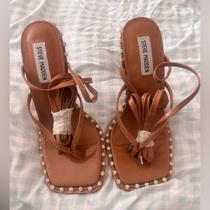 STEVE MADDEN NEVER WORN ZELLE HEEL IN SIZE 7